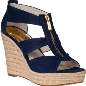 Like NEW!! Michael Kors Navy Wedges